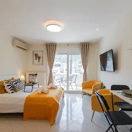 Garnet Flats Daire Eleftheroupoli