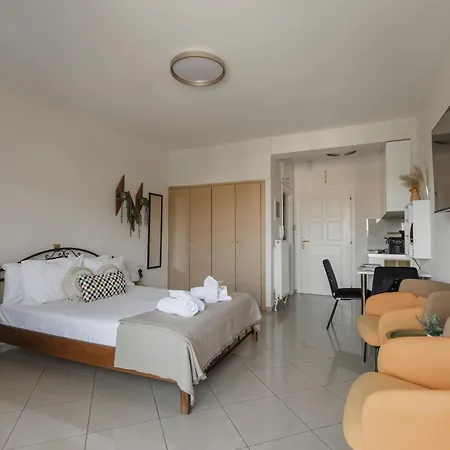 Garnet Flats * Eleftheroupoli